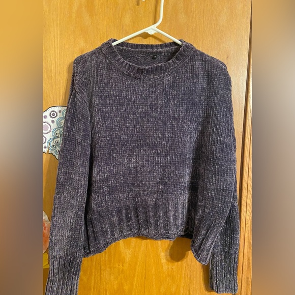 Selling a sweater! - Picture 1 of 3